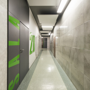 Modernizacja wnętrz korytarzy w ZS Nr 7 w Kaliszu | Wiekiera Architekci
