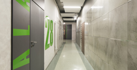 Modernizacja wnętrz korytarzy w ZS Nr 7 w Kaliszu | Wiekiera Architekci